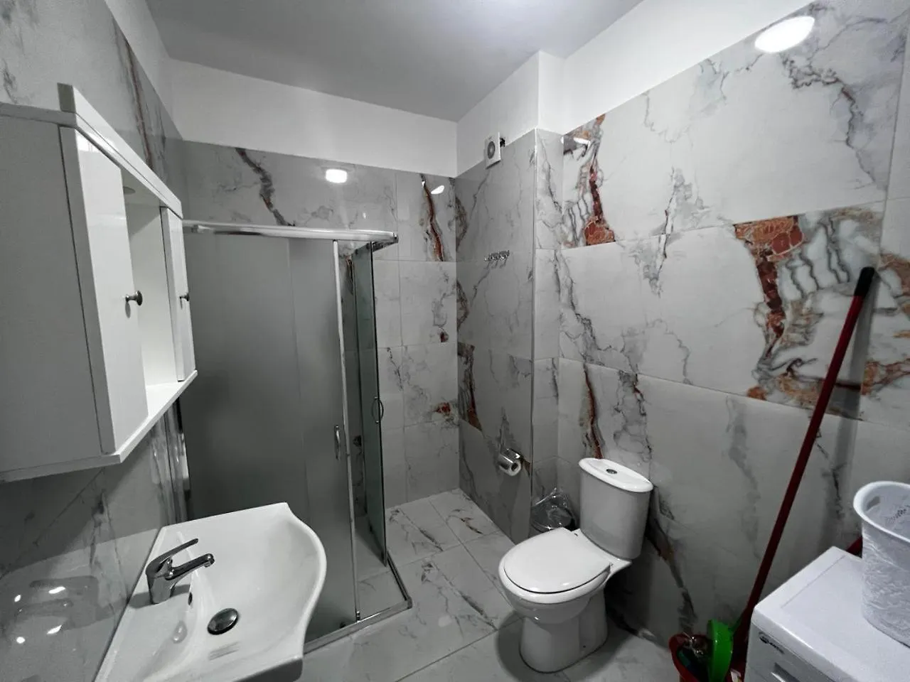 Orlando'S Apartments Lezhe