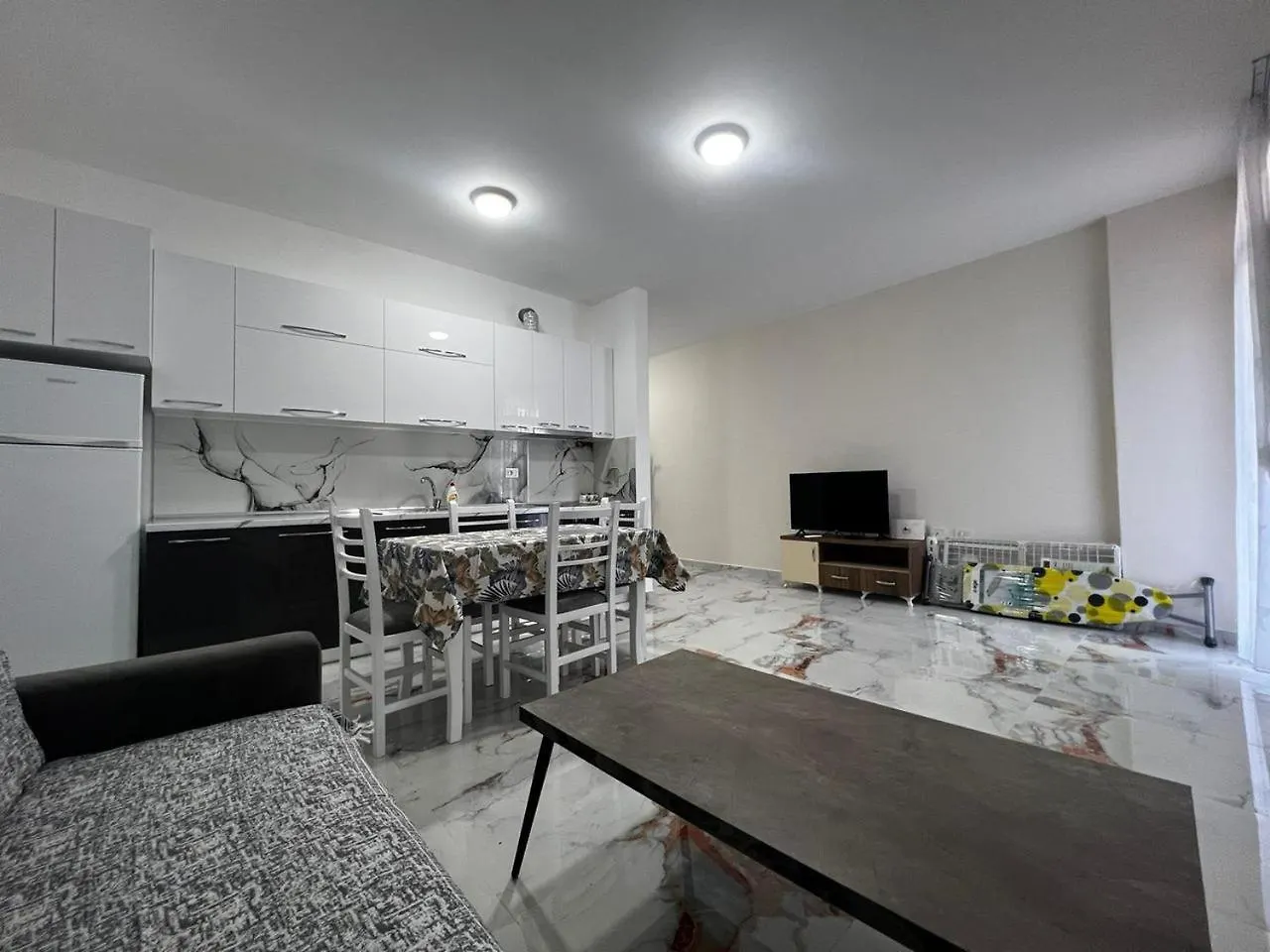 Orlando'S Apartments Lezhe