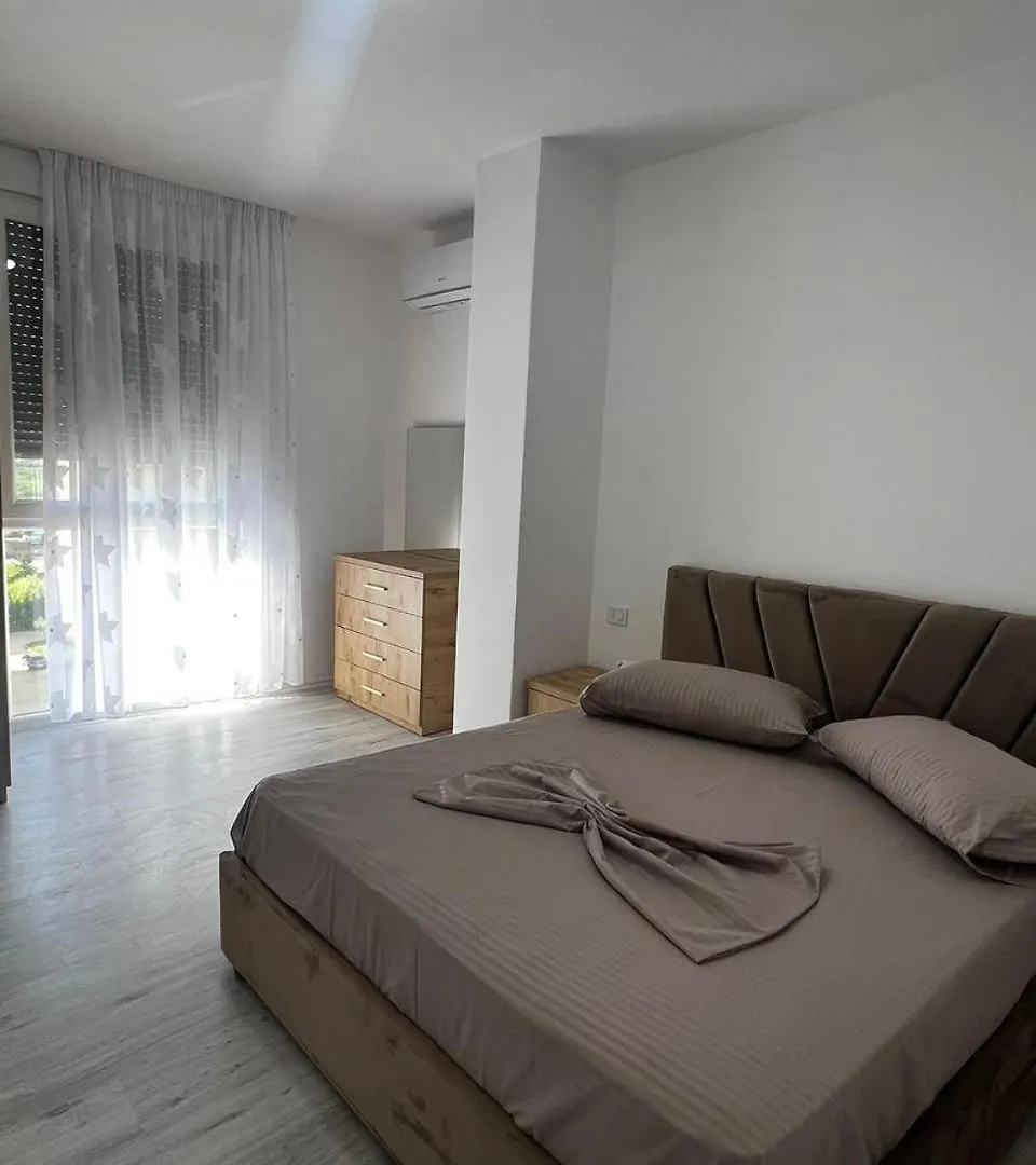 Orlando'S Apartments Lezhe